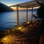 Robinson Crusoe Eco Bay Apartment Hvar Town