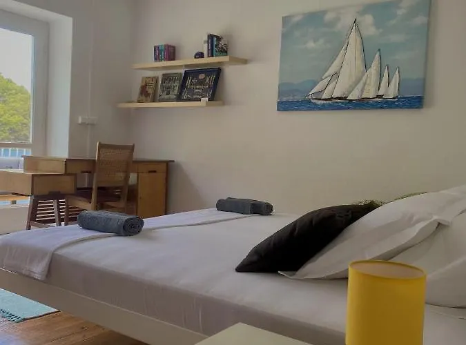 Robinson Crusoe Eco Bay Hvar Town