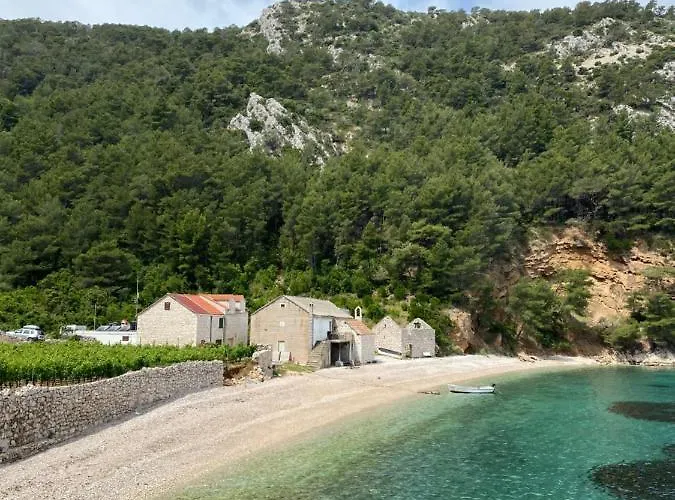 Robinson Crusoe Eco Bay Hvar Town