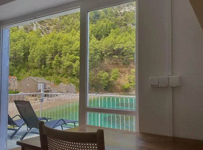 Robinson Crusoe Eco Bay * Hvar Town